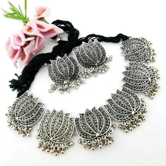 Indian Alloy Silver Jewelry Set Choker with earrings - Picture 1 of 4